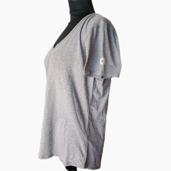 UNDER ARMOUR WOMENS TSHIRT M - Picture 2 of 4